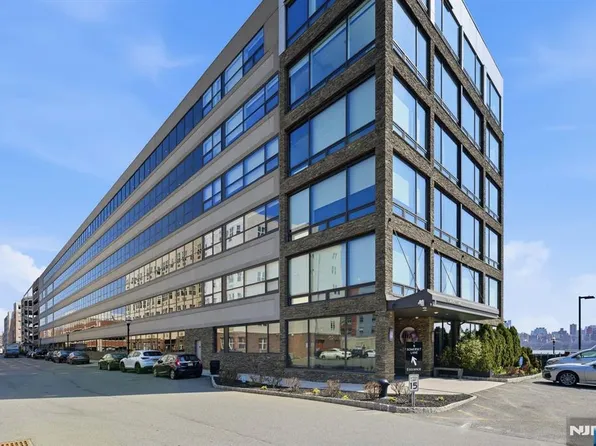 9 Somerset Ln Unit 408, Edgewater, NJ 07020