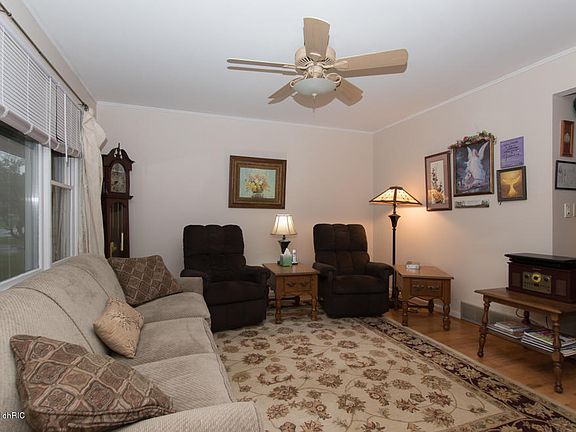 2nd image of 170 Sherwood Dr