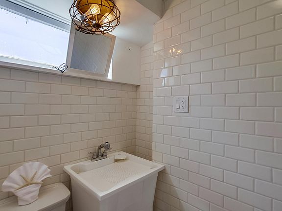 4th image of 2685 Poinsettia Dr
