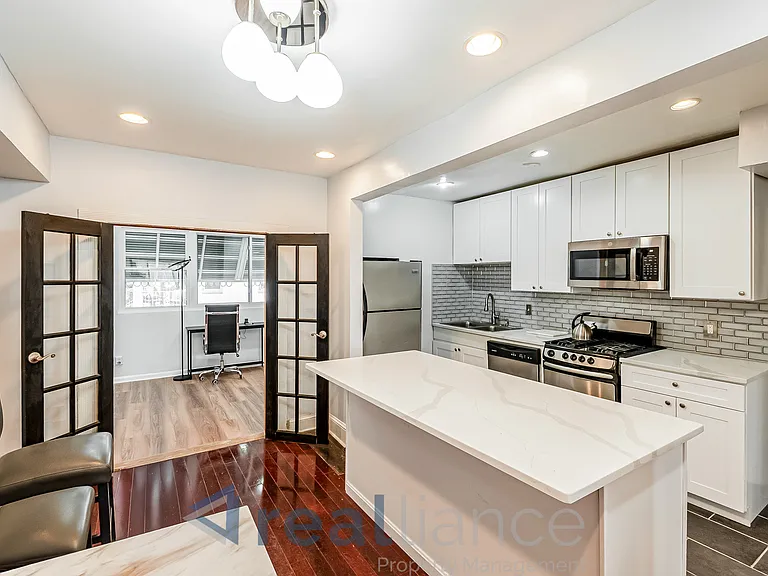 2302 E St NE — Photo 6