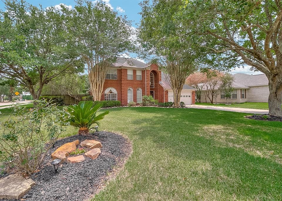 1st image of 3802 Pin Oak Dr S