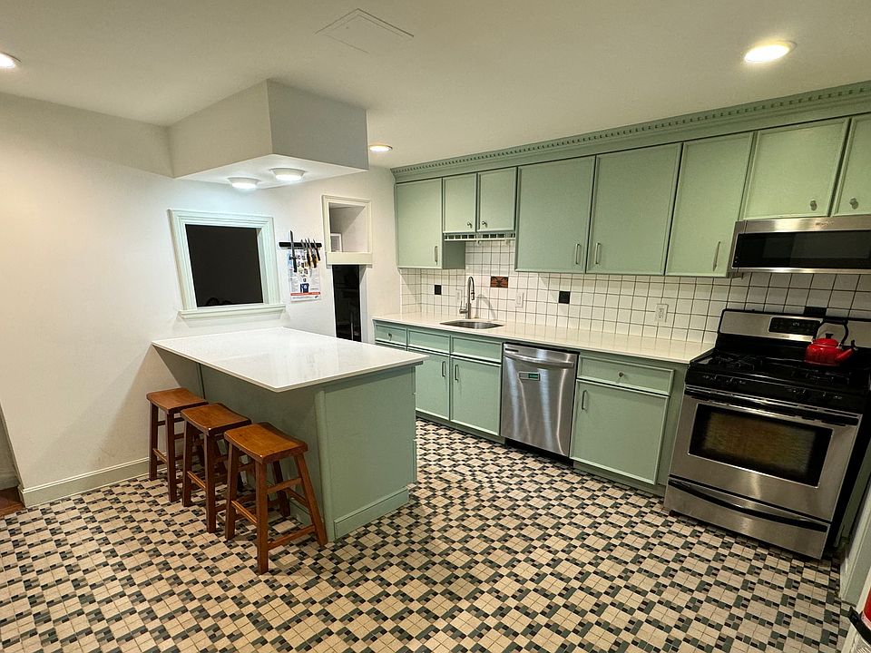 Eat in kitchen, with dishwasher. Stainless steel appliances