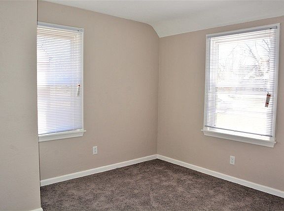 4th image of 622 River Park Dr