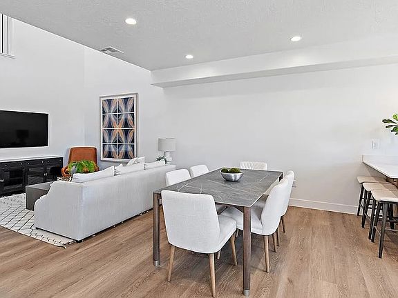 3rd image of 1065 W Albertine Ln #1065