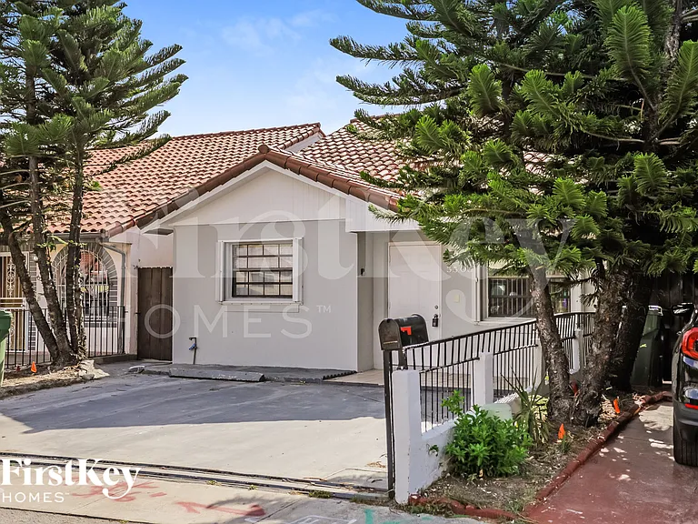 5505 W 27th Ln — Photo 2