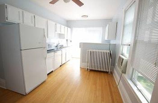 4th image of 476 Laurel Ave APT 4