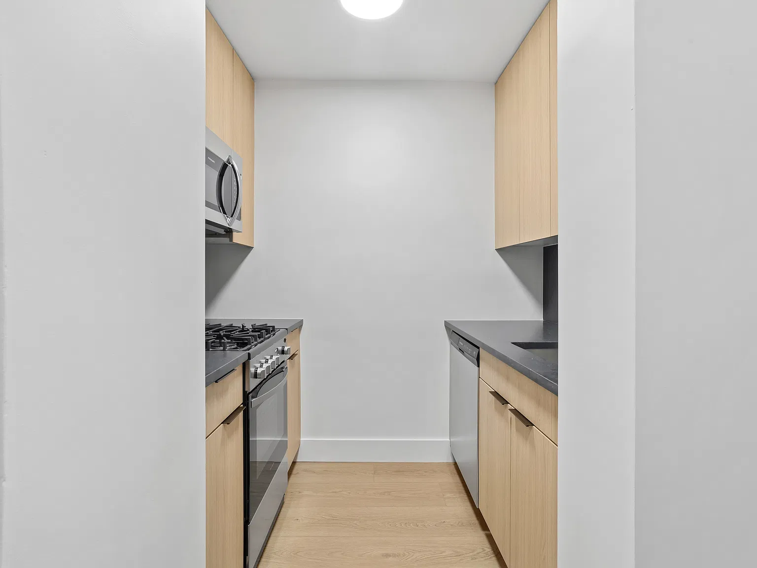 315 West 57th Street — Photo 4