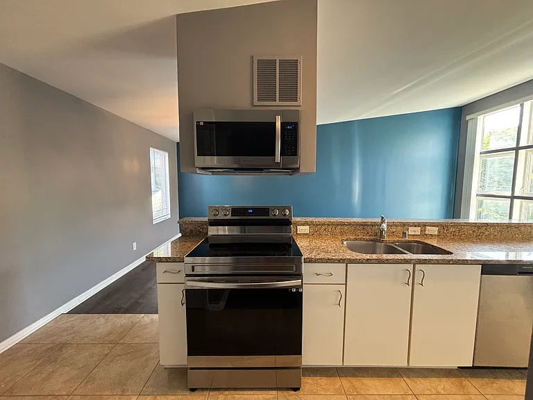 2745 Grinstead Dr #208 — Photo 10