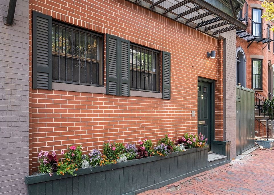 1st image of 8 Dartmouth St #5