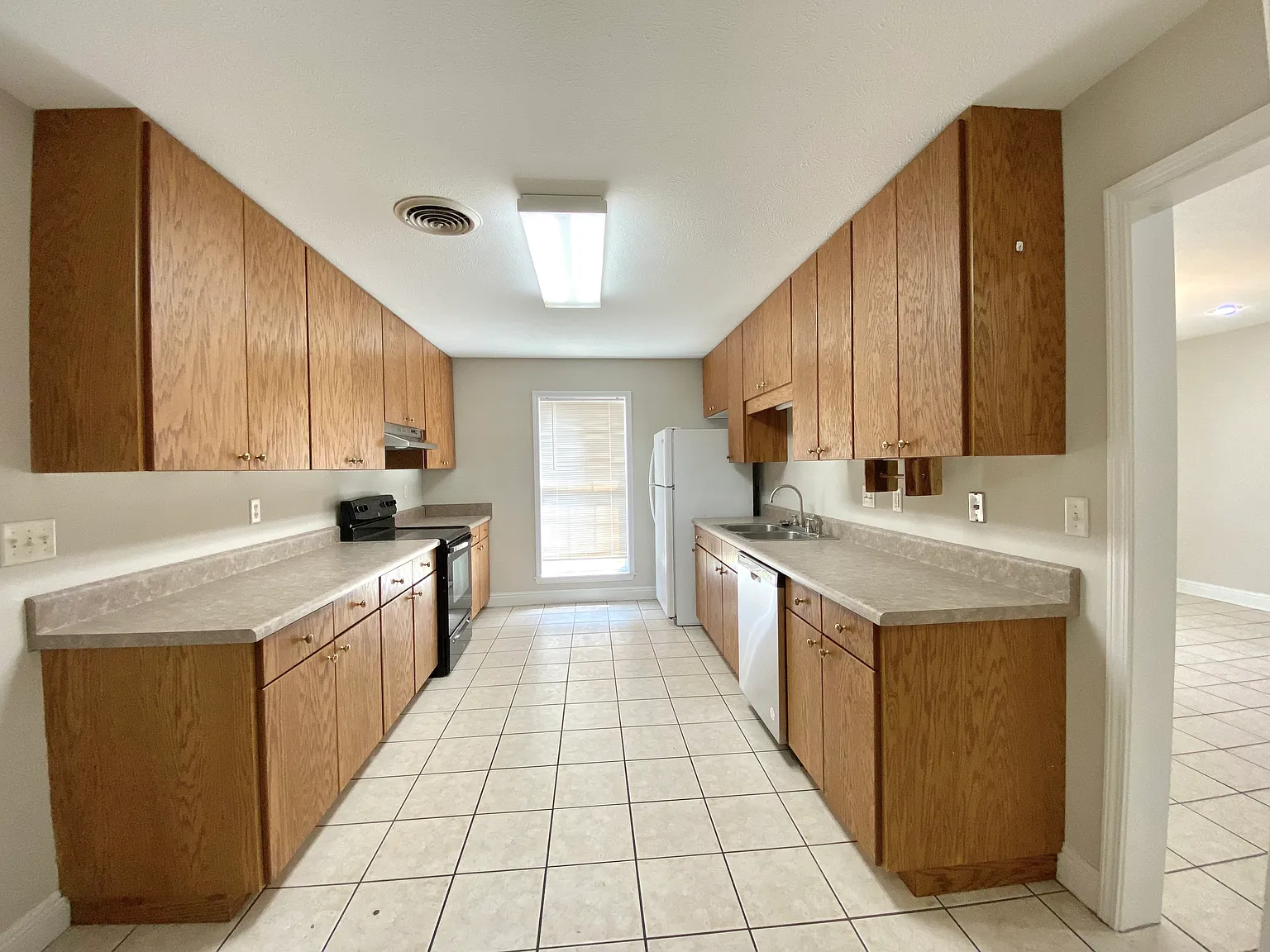 3 bed, 2272 sqft, $1,800 — Photo 3