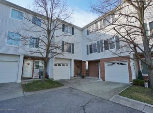 69 Ilyssa Way, Staten Island, NY 10312