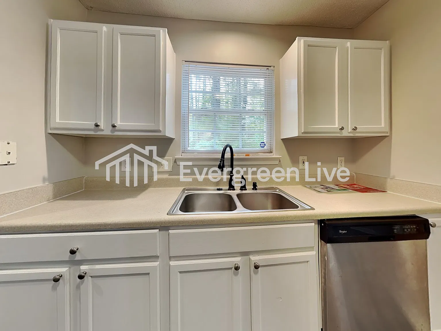 3 bed, 3.0 bath, 1528 sqft, $1,825 — Photo 3