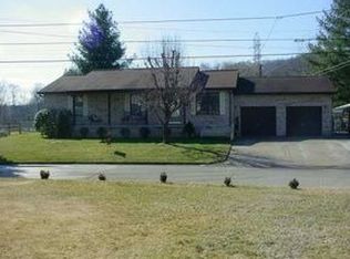 242 Shawnee Est, Winfield, WV 25213
