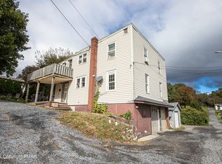 421 4th St, Lehighton, PA 18235