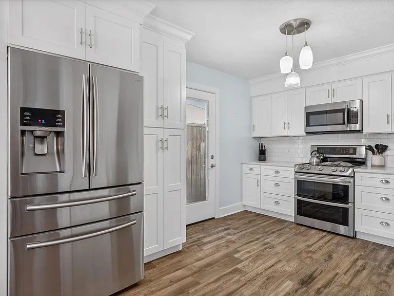 6527 Sunset Ave — Photo 7