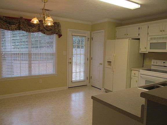 4th image of 1135 Carriage Dr