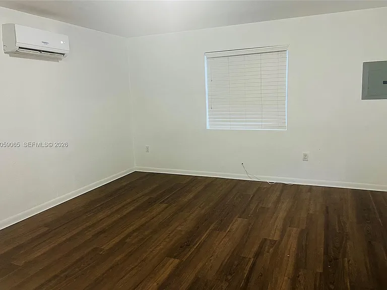 529 SW 3rd St #3 — Photo 5