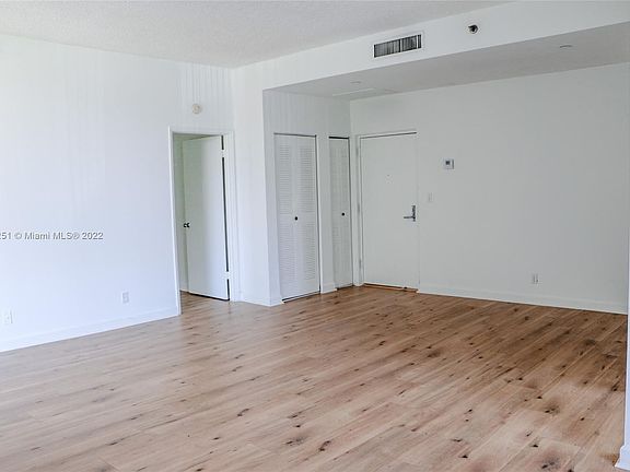 4th image of 3300 NE 192nd St APT 101
