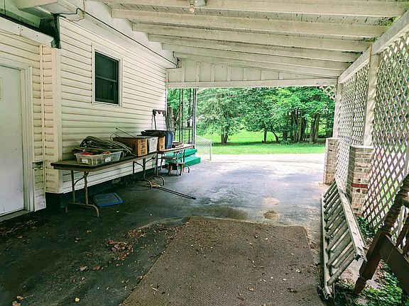 5th image of 158 Holly Dr