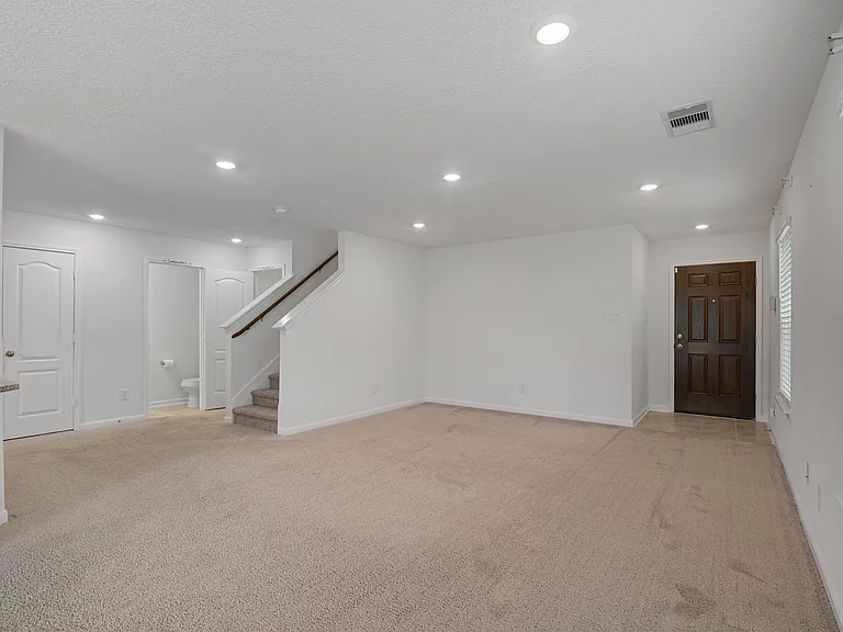 647 Ash Mill Dr — Photo 3