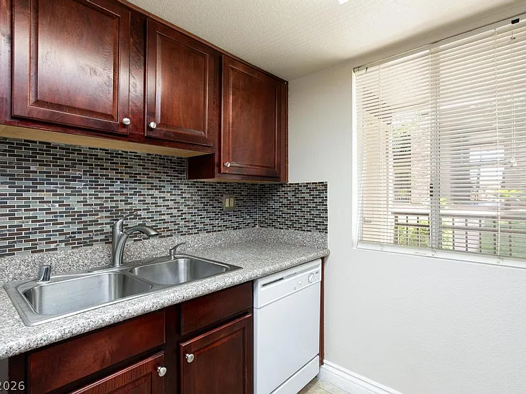5081 River Glen Dr #127 — Photo 12