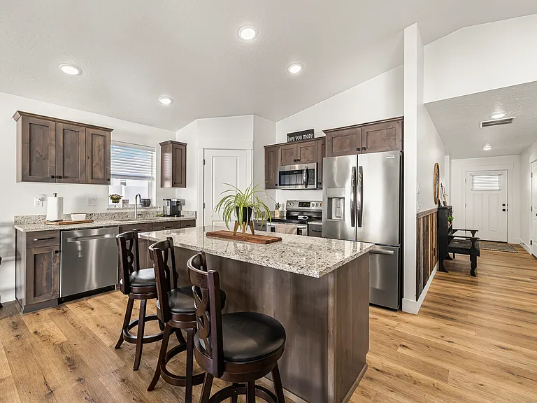 4960 Masterson Cir — Photo 8