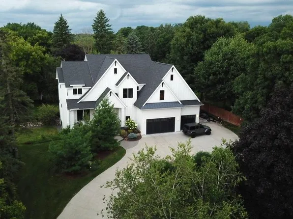 4040 Tonkawood Rd, Minnetonka, MN 55345