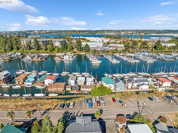 5th image of 212 NE Bridgeton Rd