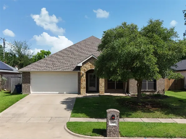 707 Oakmont Dr, Ennis, TX 75119