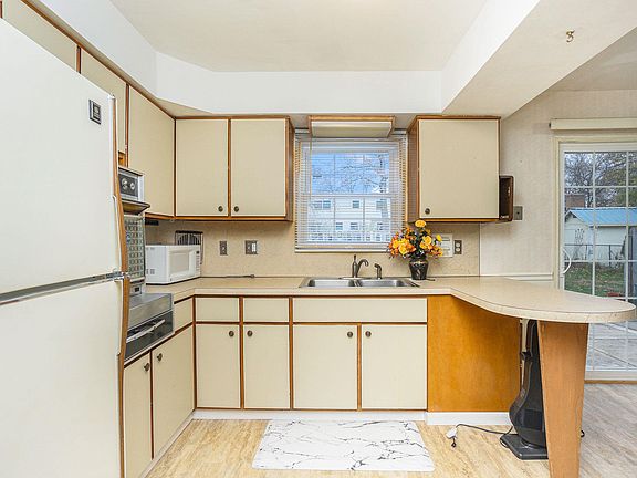 5th image of 6032 Devon St