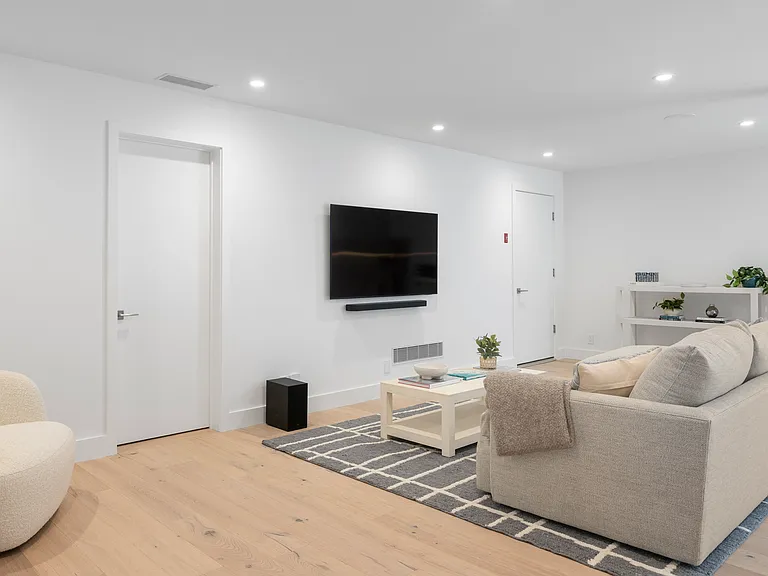 28 Hoppin Ave — Photo 15