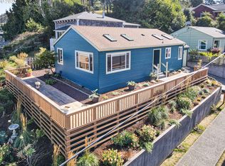 916 14th St, Astoria, OR 97103