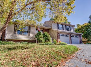 1906 McVitty Rd, Salem, VA 24153