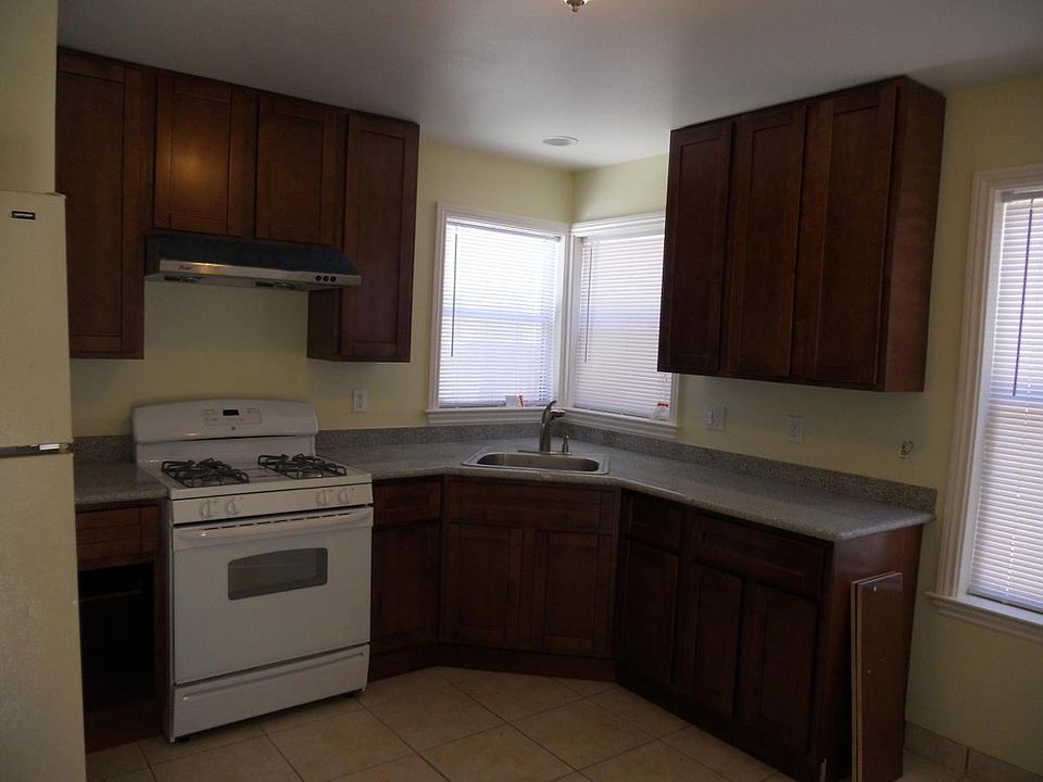 2nd image of 534 S 11th St #2