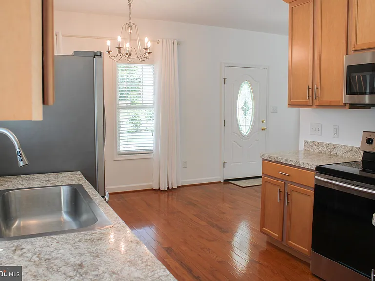 335 S Commerce St — Photo 12