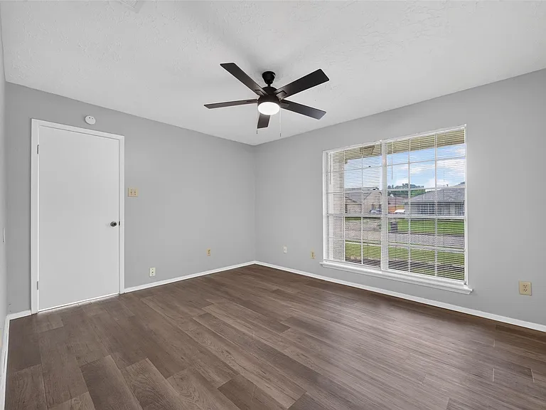 2403 Autumn Springs Ln — Photo 19
