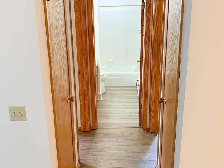 1132 E Johnson St — Photo 25