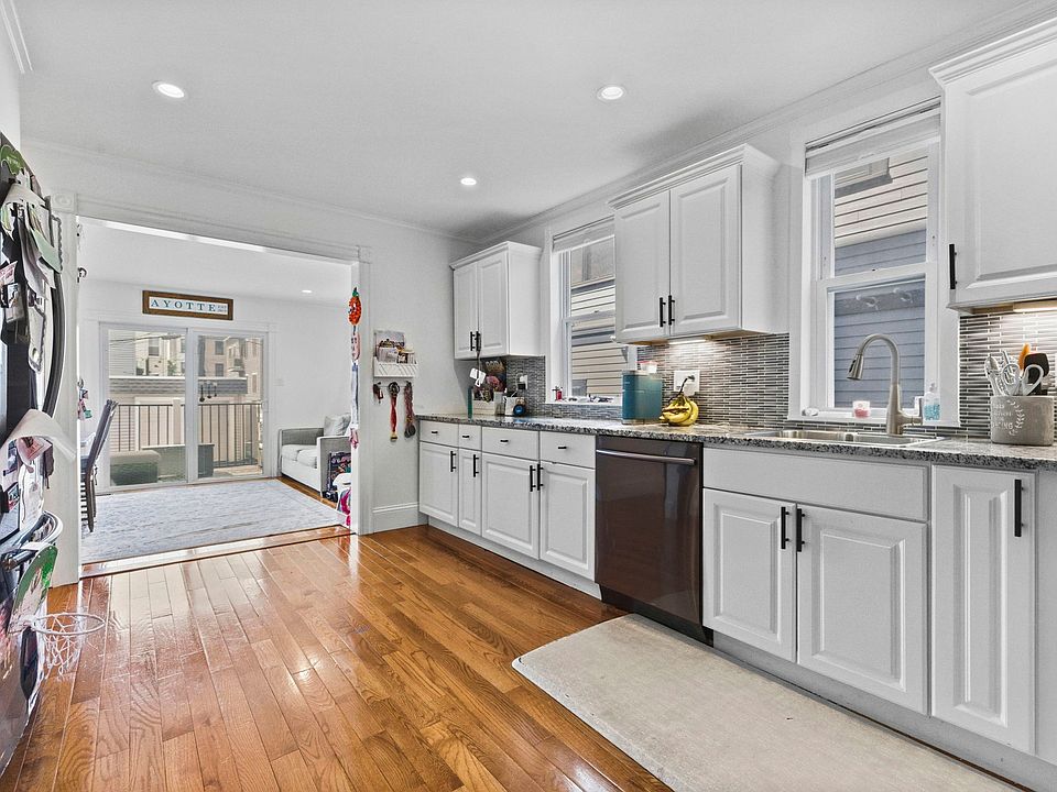 1st image of 865 E 2nd St #1