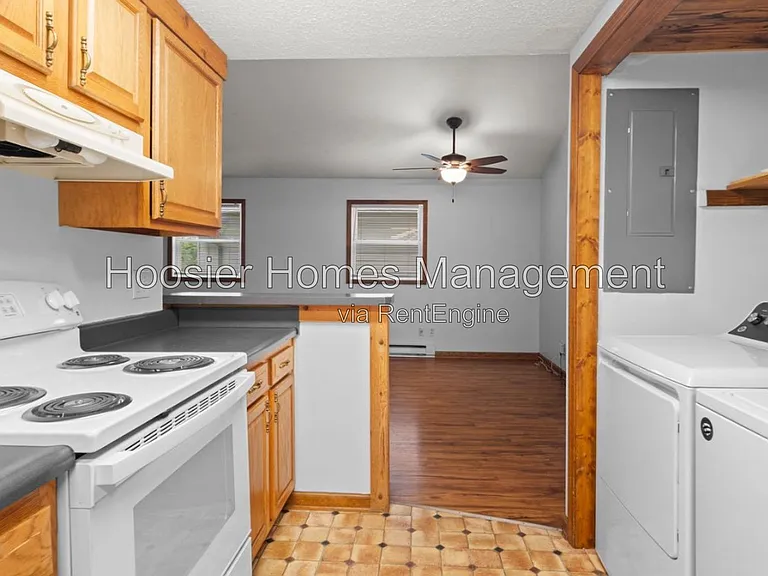 2919 S East St — Photo 5