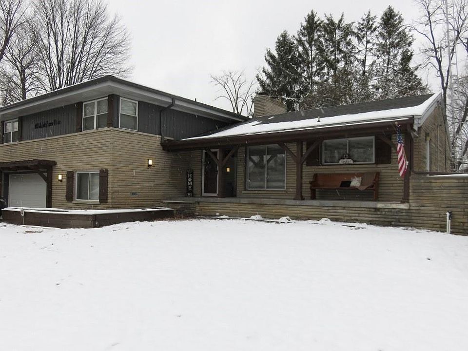 1st image of 1112 E Saint James Dr