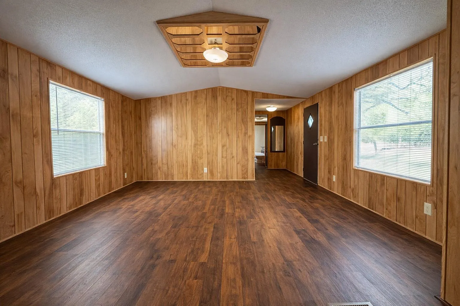 2 bed, 2.0 bath, 1056 sqft, $1,200 — Photo 4