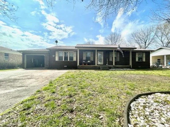 809 10th St, Corning, AR 72422