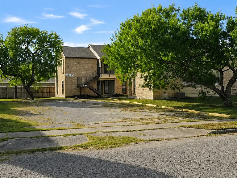 2406 Capitan Dr #D — Photo 1