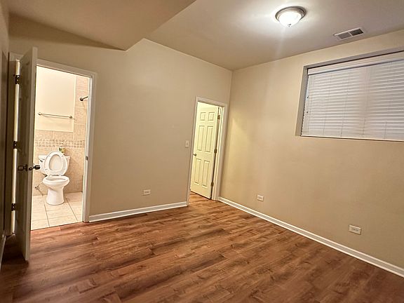 5th image of 5523 N Sawyer Ave Unit G