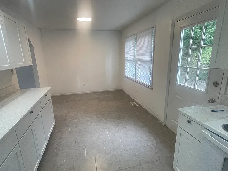 712 Troy Trl — Photo 8