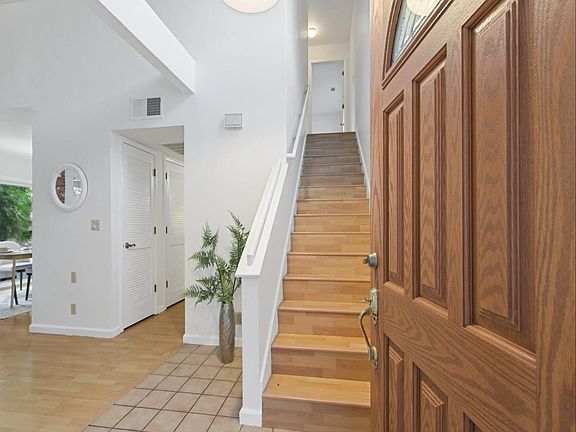 4th image of 325 E 8th St APT 5