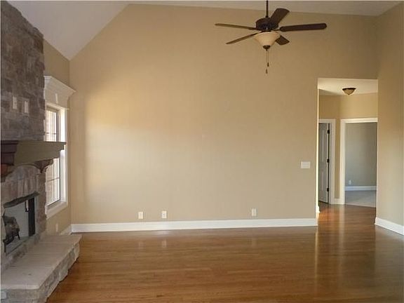 4th image of 1120 Matheus Dr