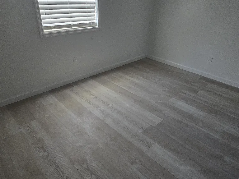 629 W Watson St — Photo 64