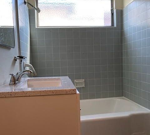 5th image of 646 Aerick St APT 2