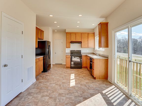 Dining area adjacent to kitchen